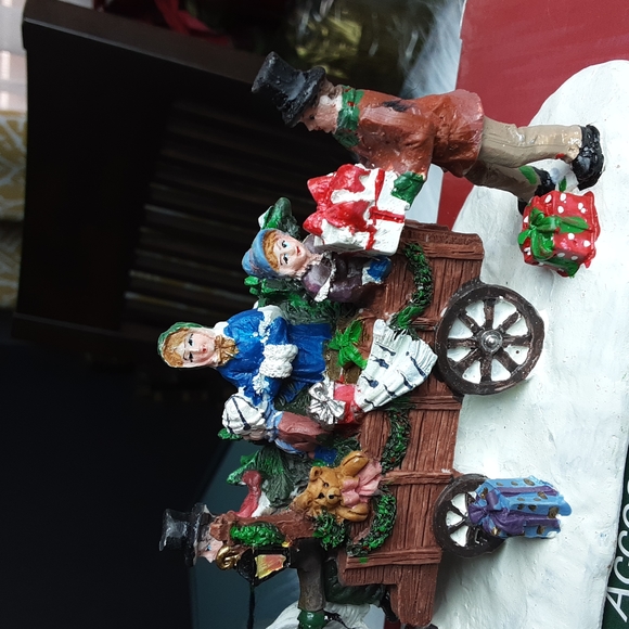 Holiday Inspirations House Accessory - Picture 2 of 4